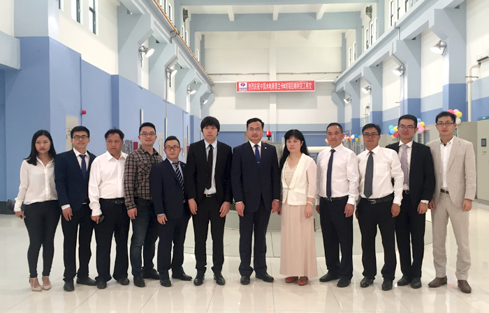 1515562267275238.jpg 電建員工與大使館領導合影.JPG