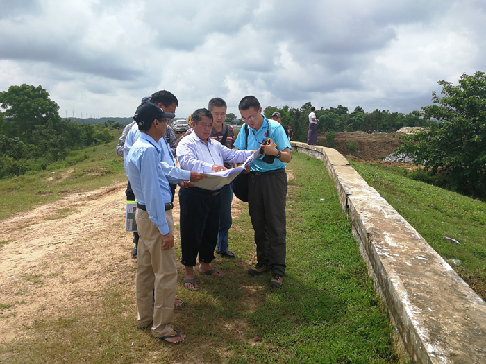 專家組現場指導.JPG
