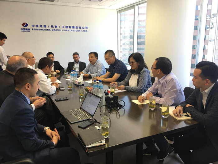 姚強(qiáng)總電建巴西辦公室會議照.jpg