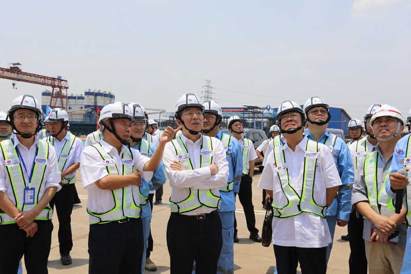 晏董事長、李燕明總視察一號梁場.jpg