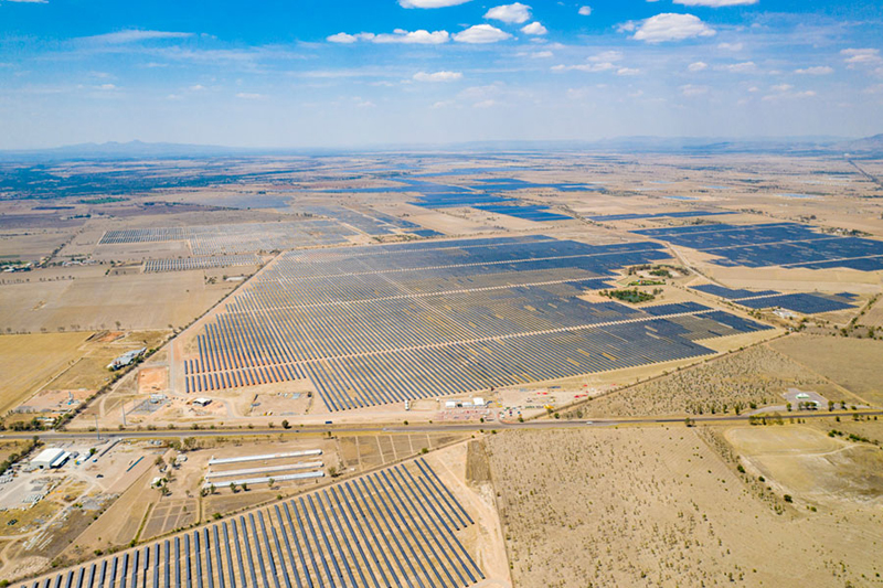 01 光伏場區鳥瞰圖.jpg