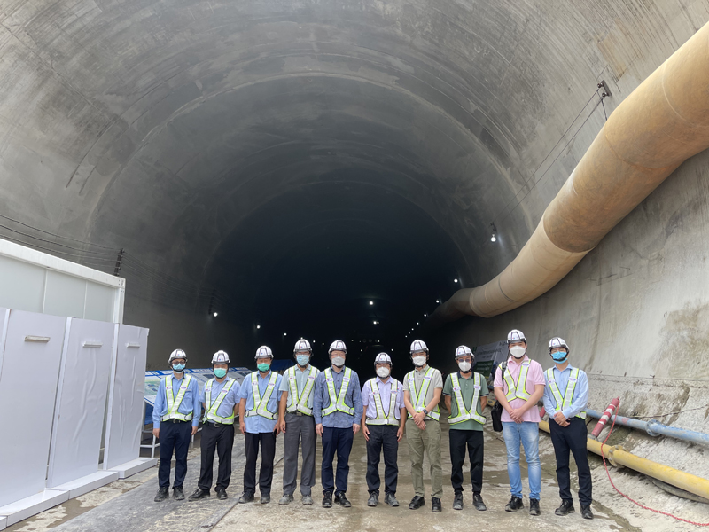 雅萬(wàn)高鐵二號(hào)隧洞合影.jpg
