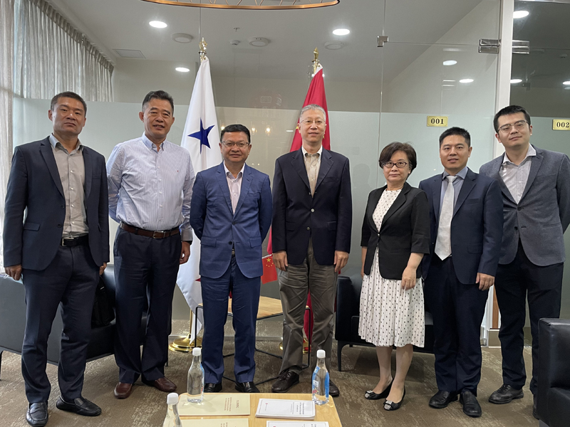 拜會(huì)中國(guó)駐巴拿馬大使魏強(qiáng).jpg