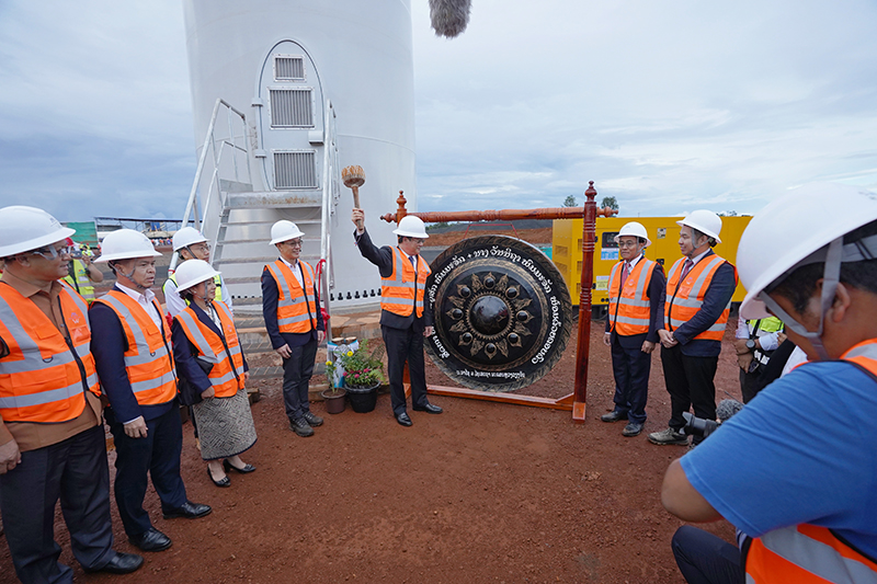 老撾總理鳴鑼祝福.jpg