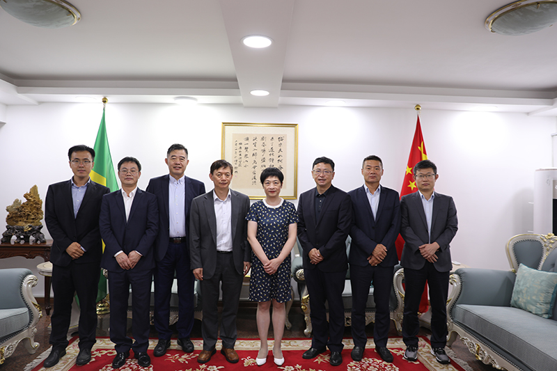 1. 拜訪中國駐里約熱內(nèi)盧總領(lǐng)館田敏總領(lǐng)事.JPG