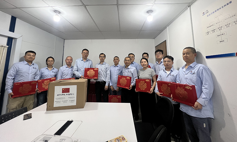 圖2 發放慰問品.jpg